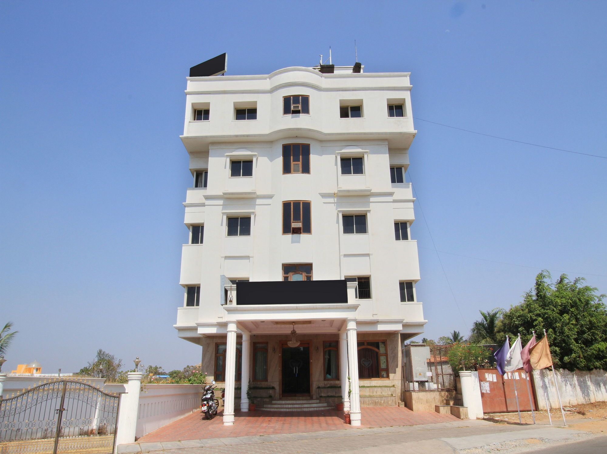 Hotel Stay By The Way Mysore Exteriör bild