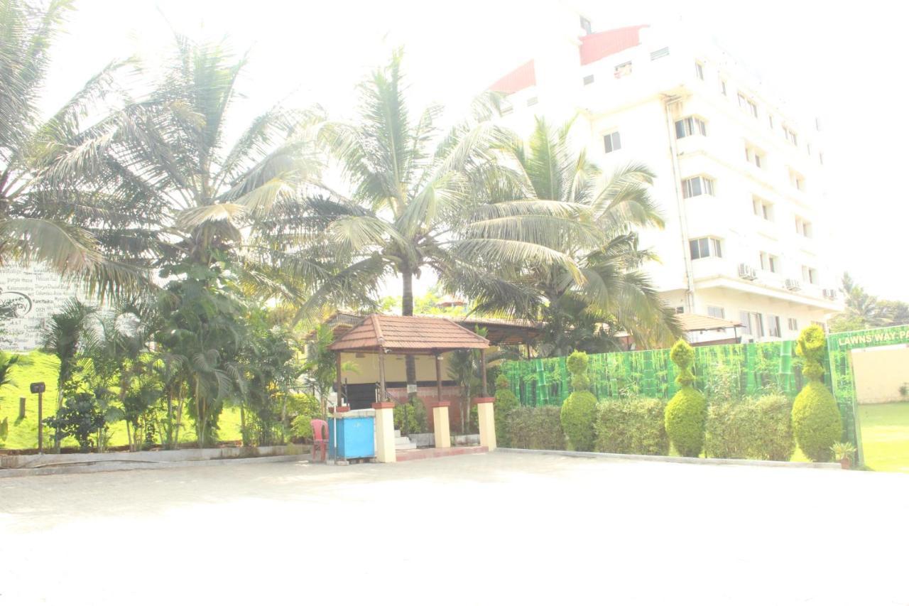 Hotel Stay By The Way Mysore Exteriör bild