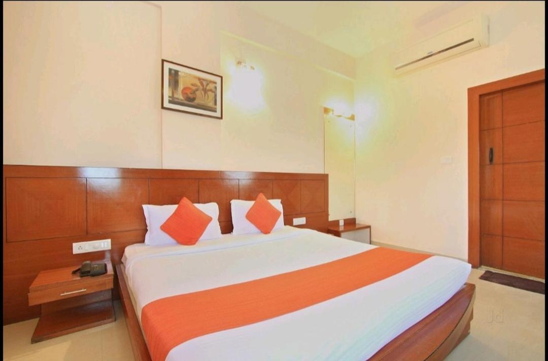 Hotel Stay By The Way Mysore Exteriör bild