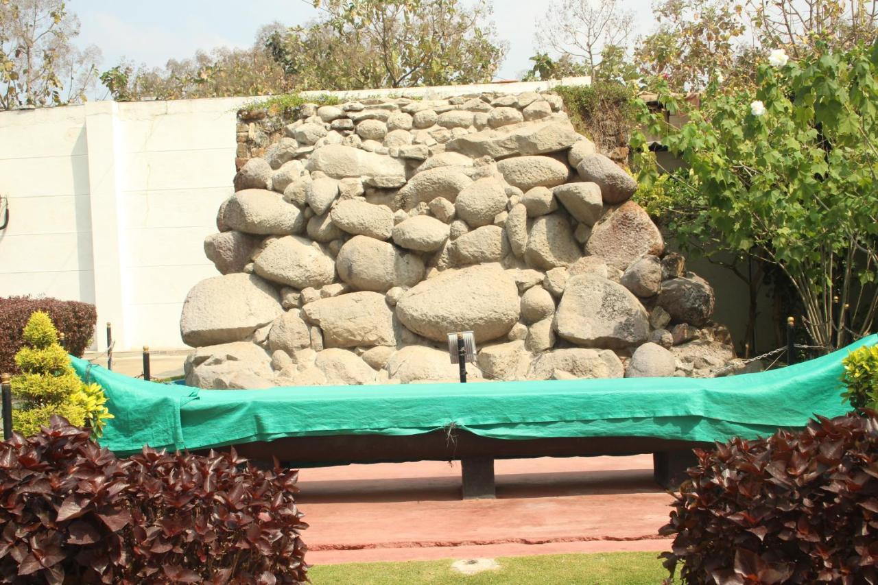 Hotel Stay By The Way Mysore Exteriör bild