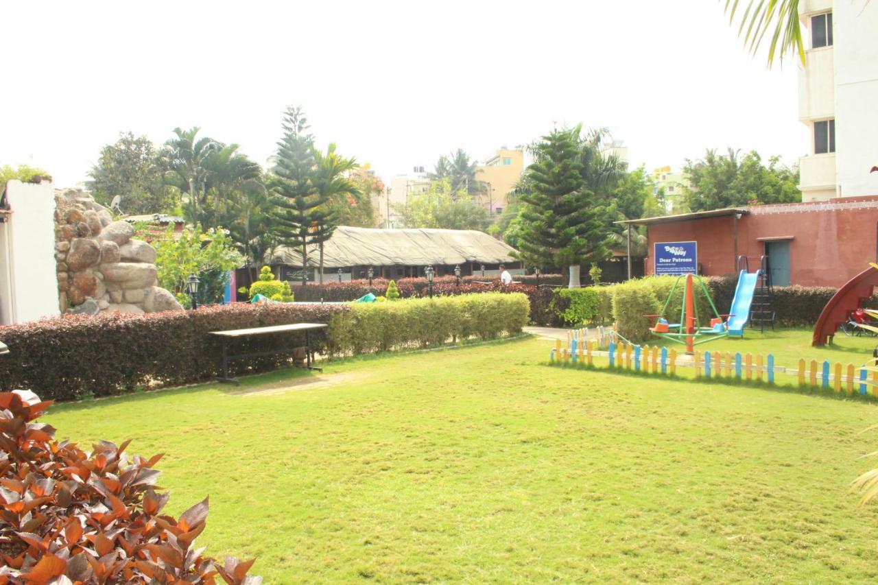 Hotel Stay By The Way Mysore Exteriör bild