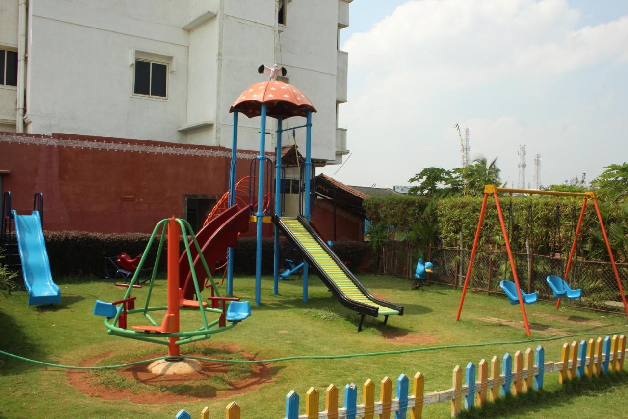 Hotel Stay By The Way Mysore Exteriör bild
