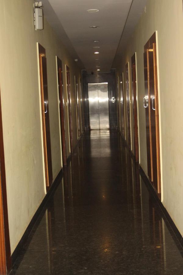 Hotel Stay By The Way Mysore Exteriör bild