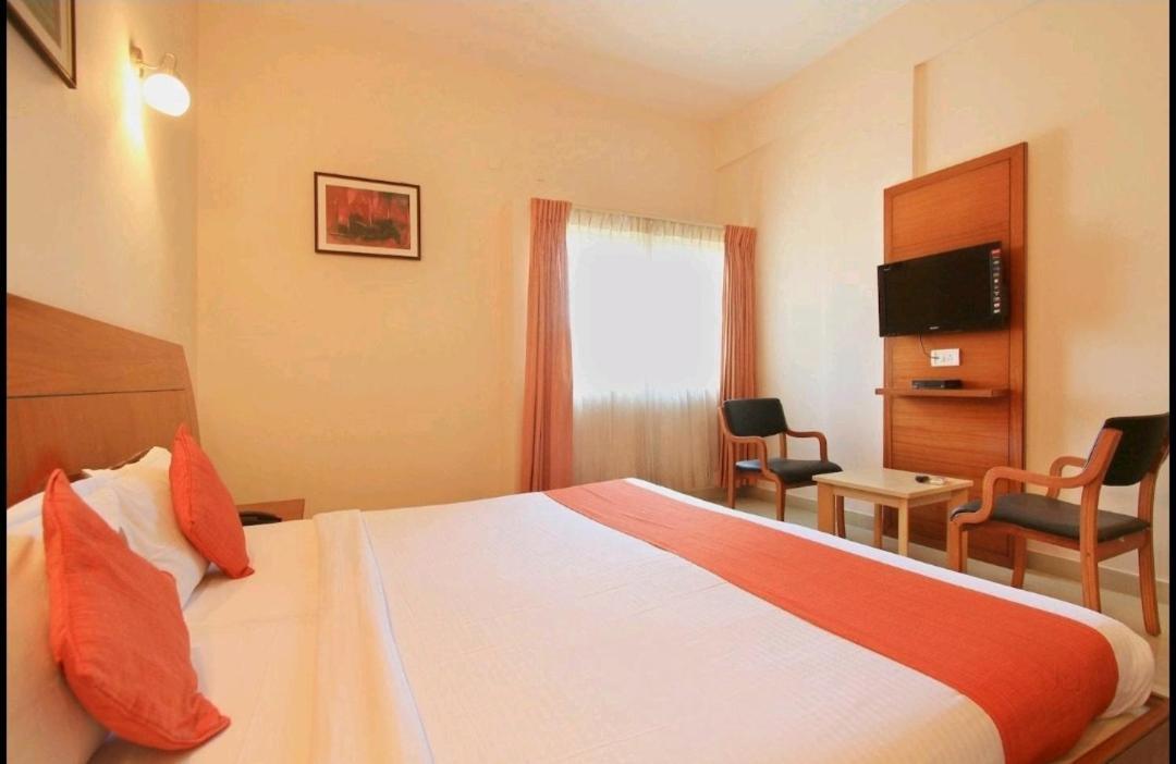 Hotel Stay By The Way Mysore Exteriör bild